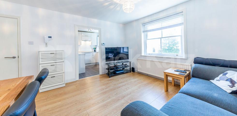 			LET!, 2 Bedroom, 1 bath, 1 reception Flat			 Oval Road, CAMDEN / REGENTS PARK